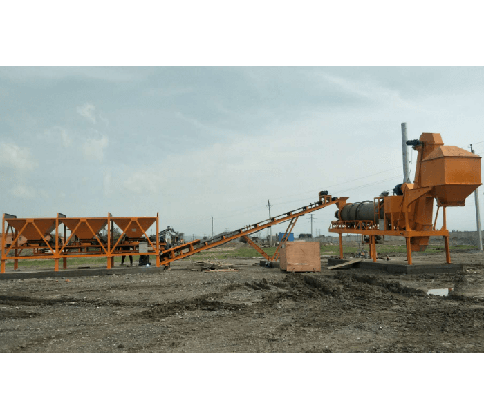 Easy-to-use mobile asphalt plant in Vietnam for smooth road construction.